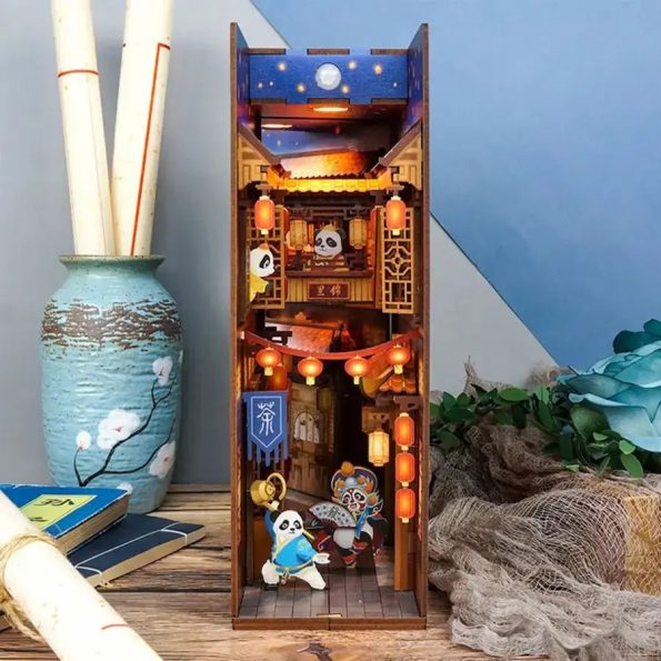 Chengdu Life DIY Book Nooks