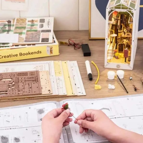 ROBOTIME ROLIFE SUNSHINE TOWN BOOK NOOK KIT - Diy book nook kit